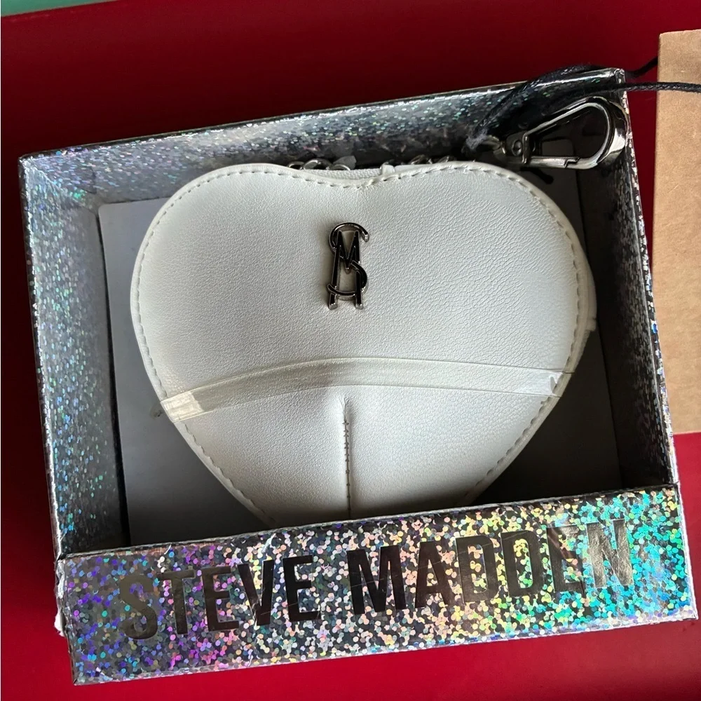 Steve Madden Cream Heart Key Holder
